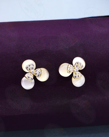 DELICATE DIAMOND STUDS