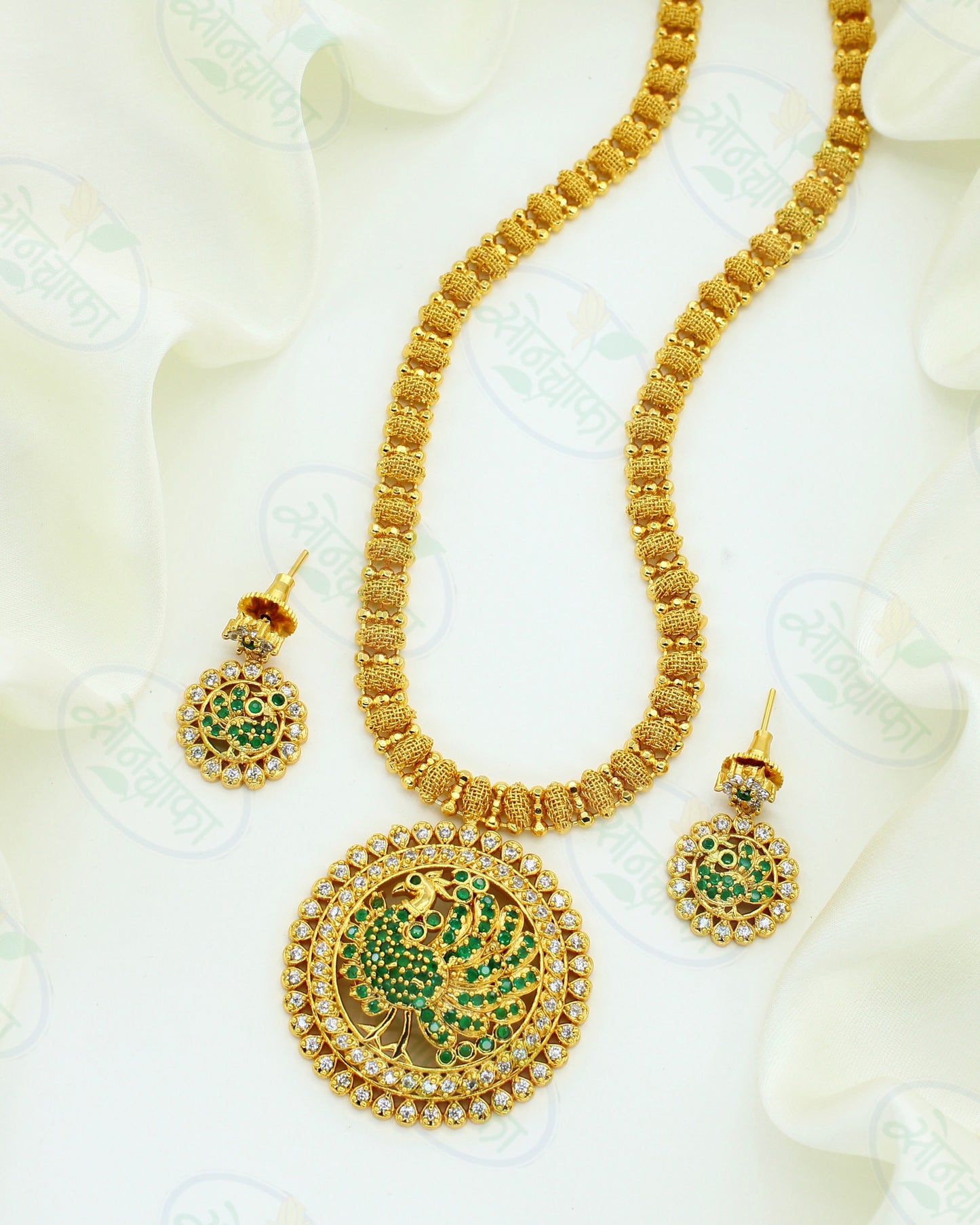 IMPRESSIVE PEACOCK SURYA HAAR