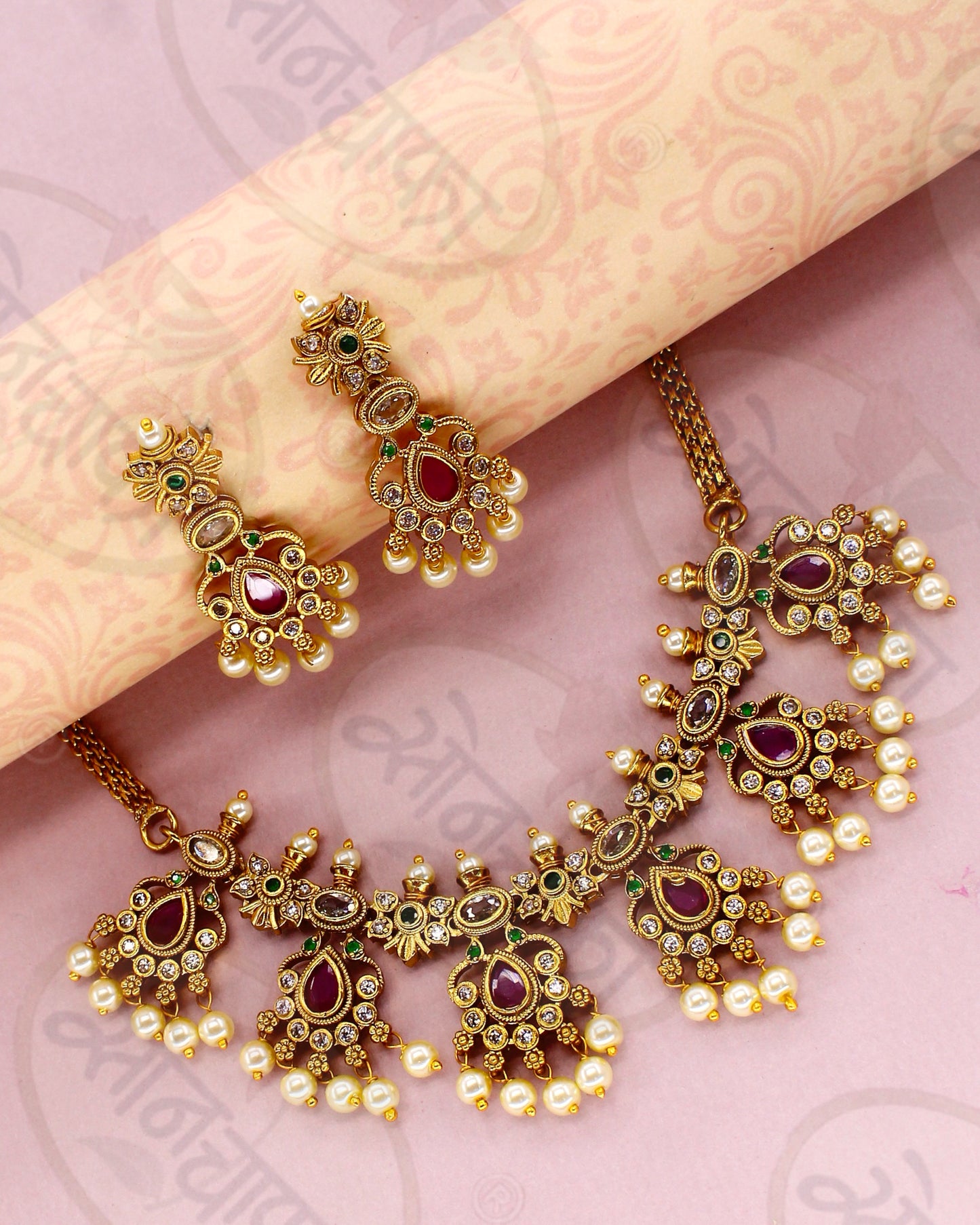 MODISH ANTIQUE NECKLACE