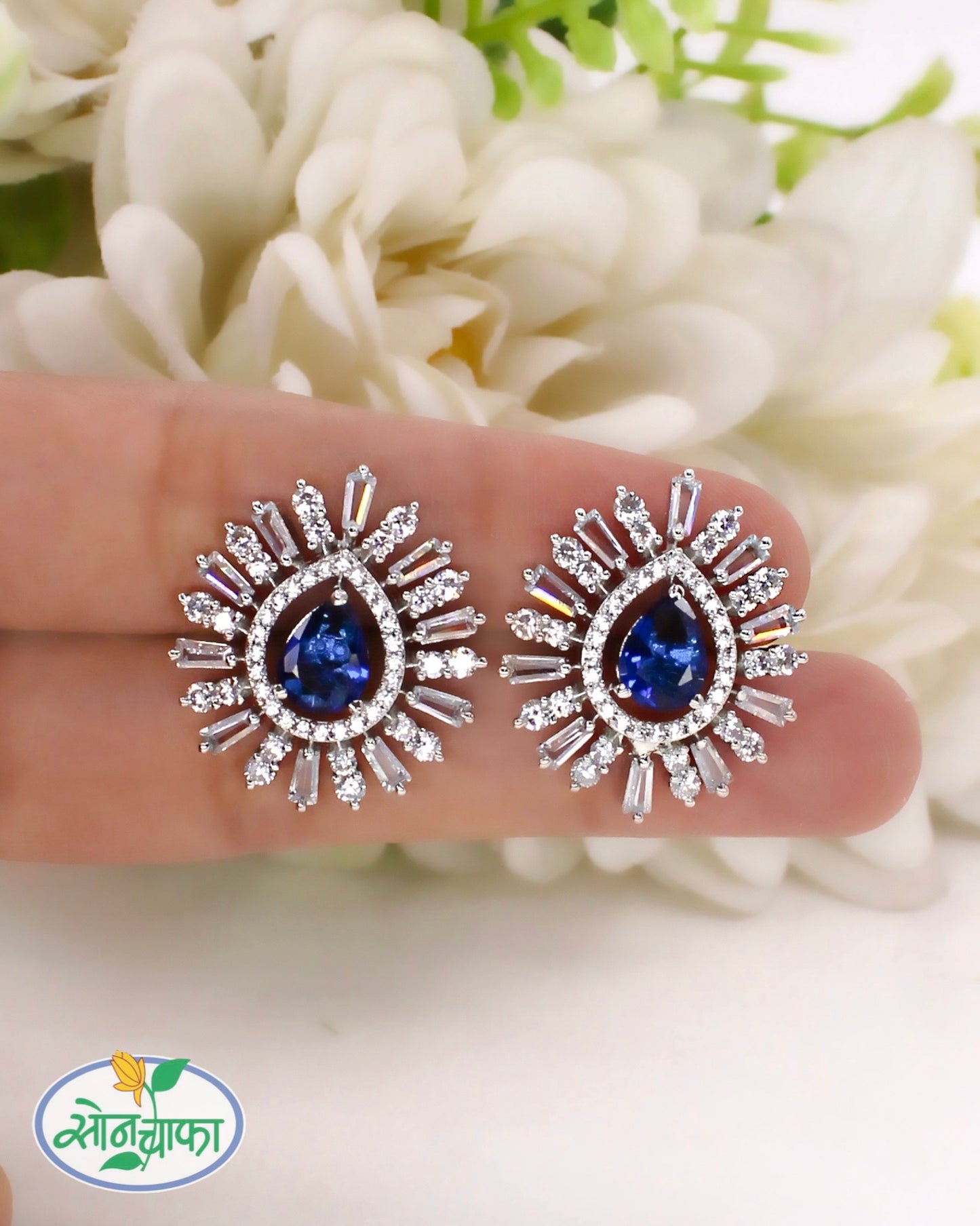 GLAMOROUS DIAMOND STUDS
