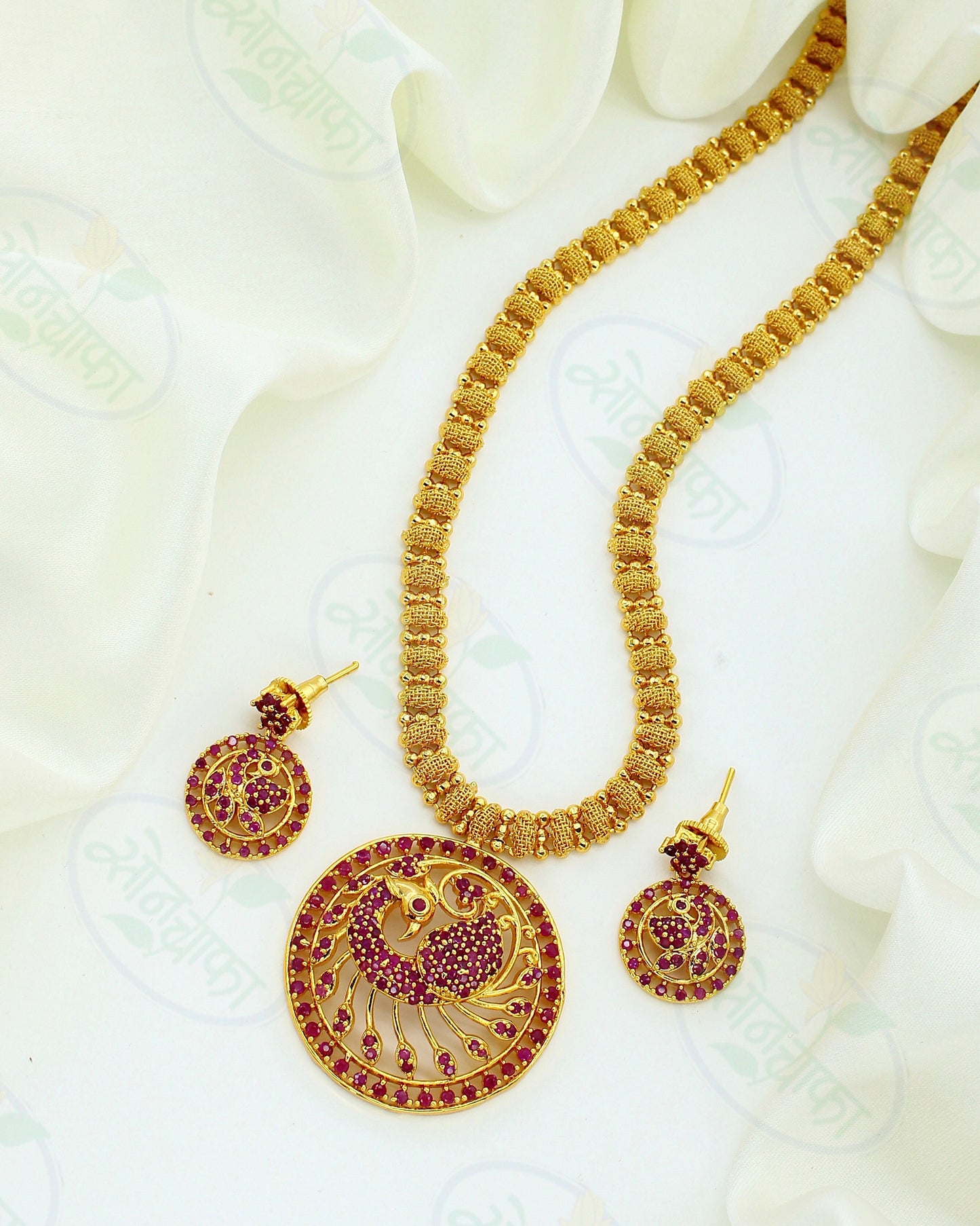 IMPRESSIVE PEACOCK SURYA HAAR