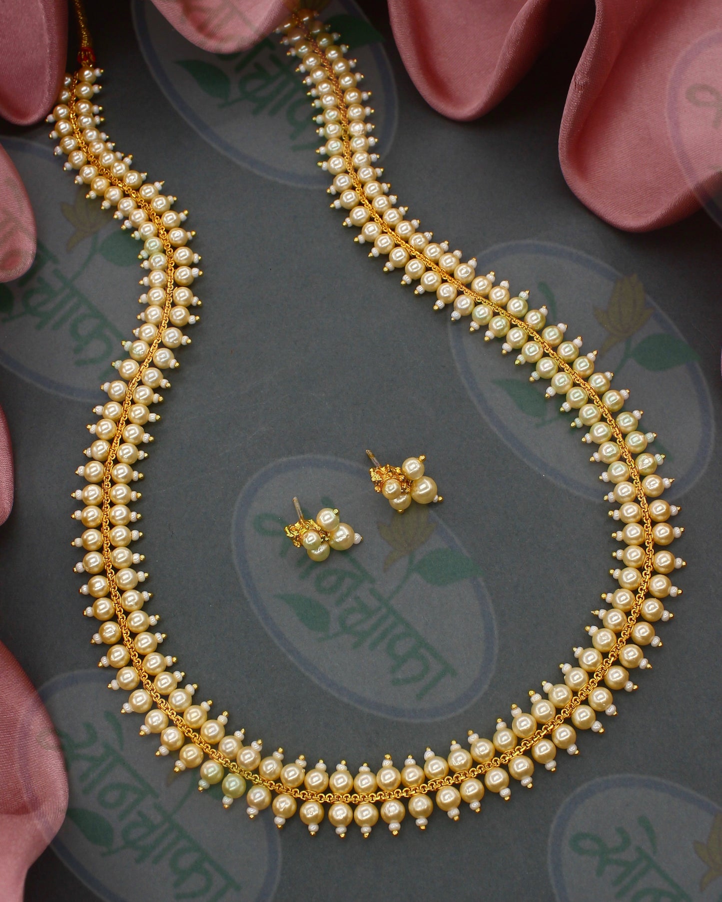 PRETTY PEARL BEADS NECKLACE