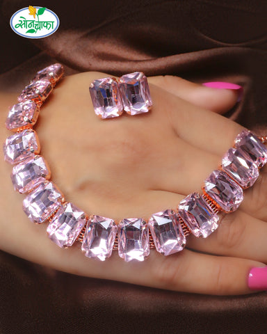 BLISSFUL CRYSTAL NECKLACE