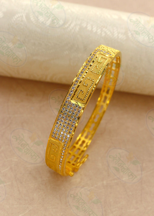 CLASSY & TRENDY DESIGNER GOLDEN KADA