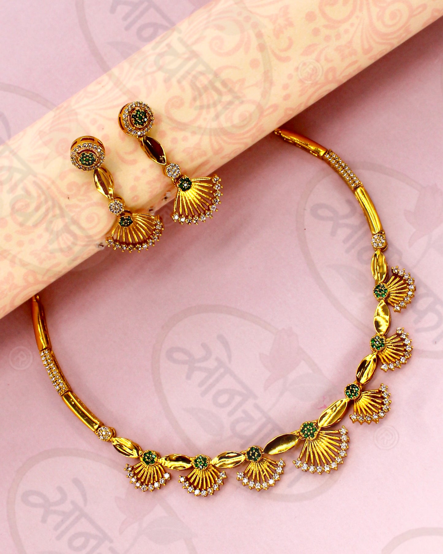 ENTICING ANTIQUE NECKLACE