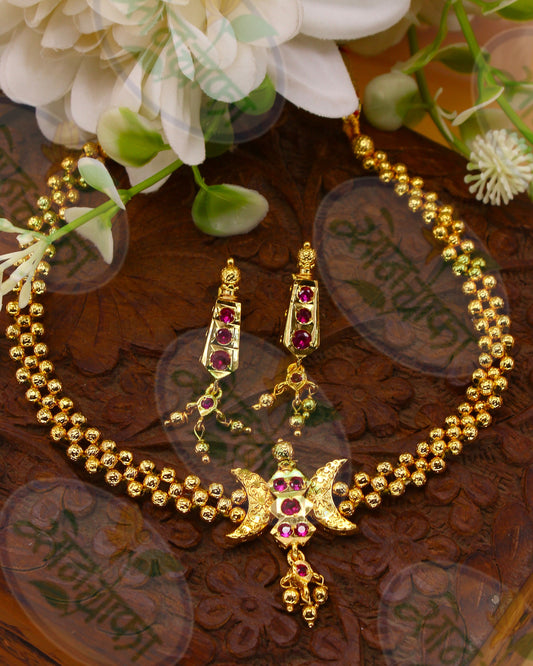 HALF-MOON THUSHI NECKLACE SET