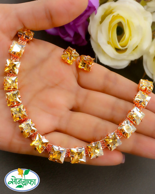 GLOSSY SQUARE DIAMOND NECKLACE