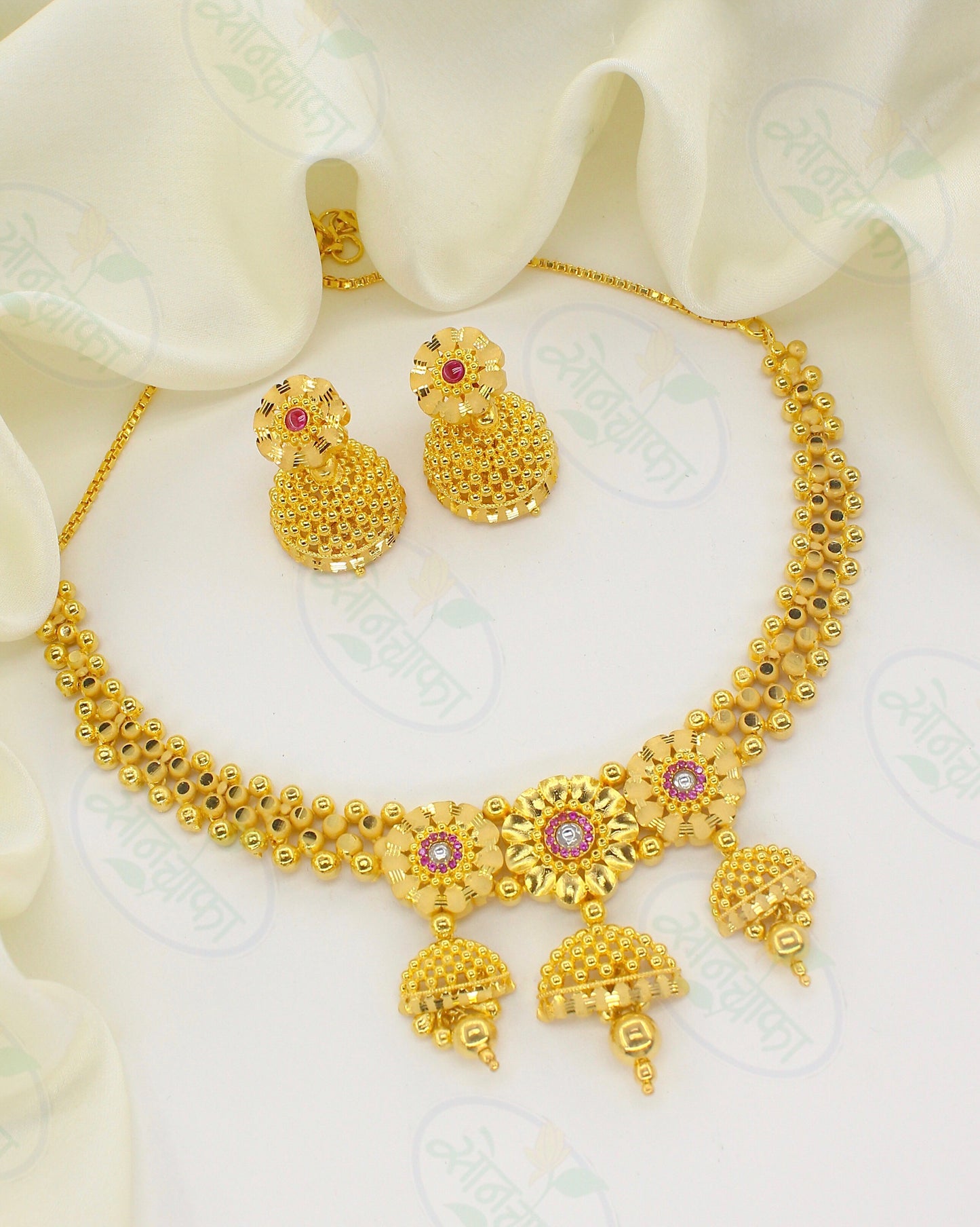 MODISH GOLD PLATED NECKLACE