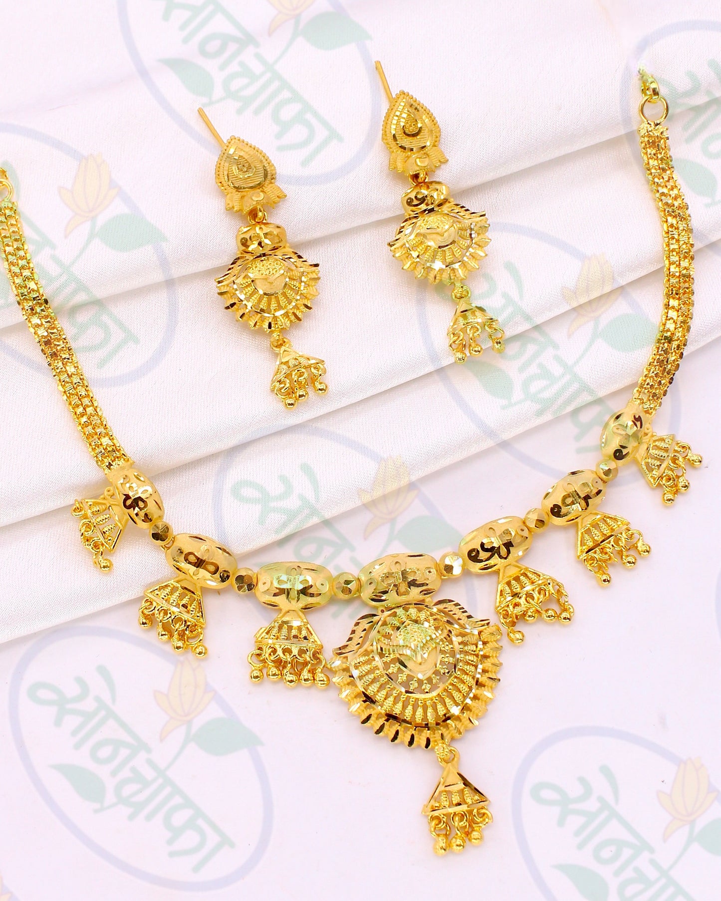 DAZZLING DESIGNER NECKLACE