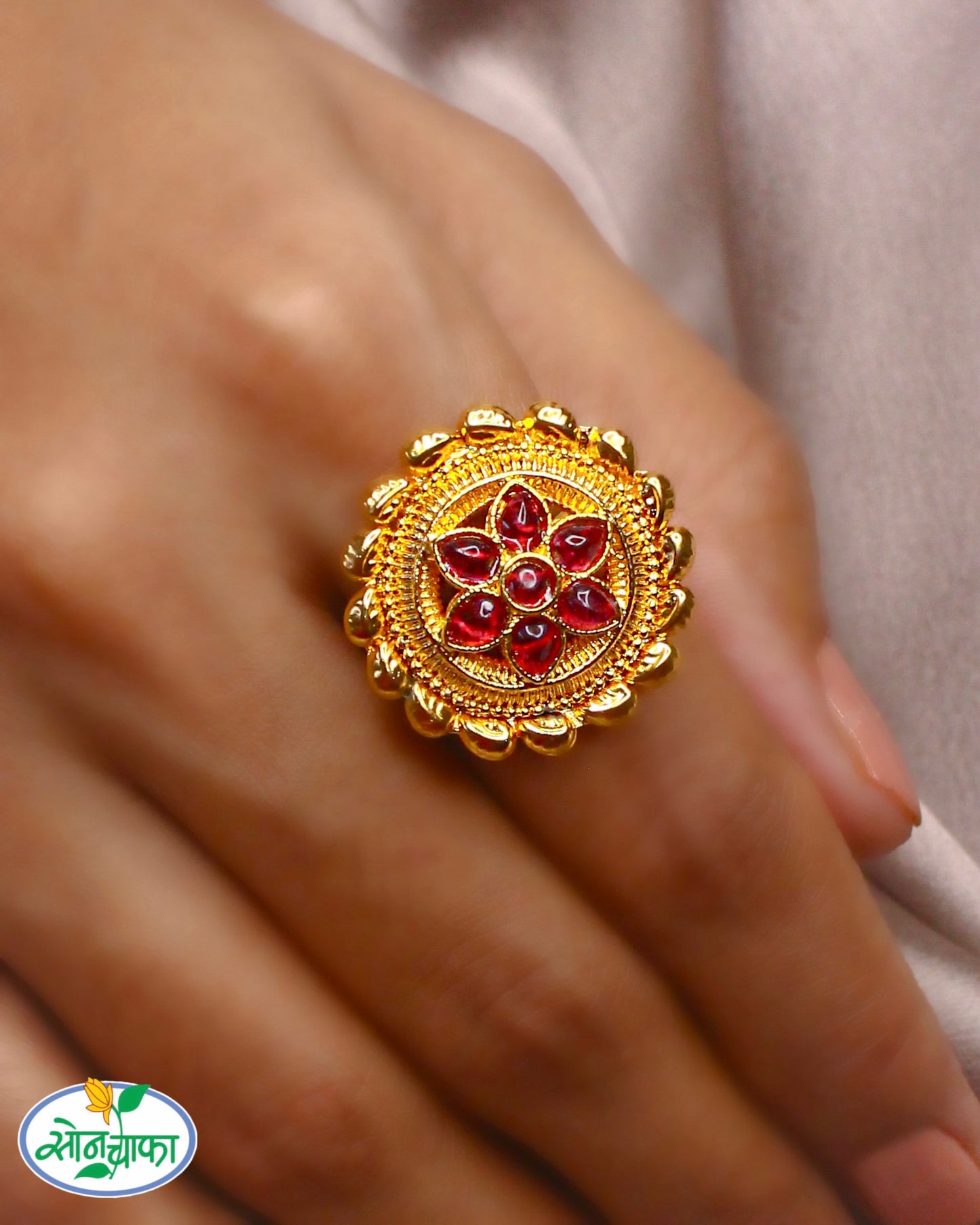 DELICATE ANTIQUE RING