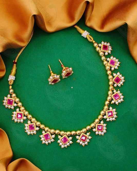 SHIMMERING SQUARE DESIGNER PEARL NECKLACE