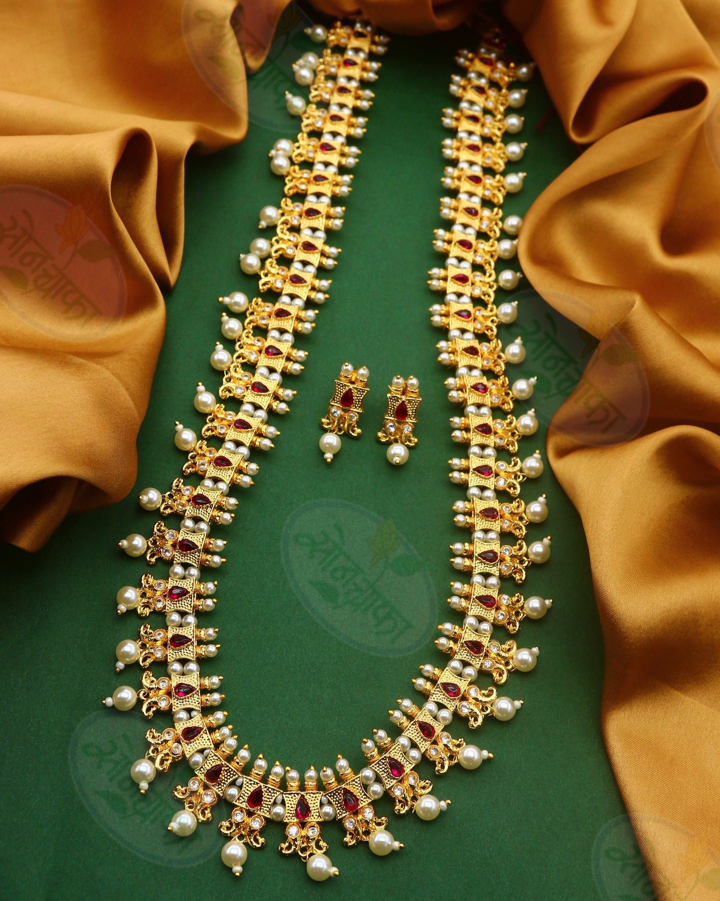 IMPRESSIVE MOTI NECKLACE