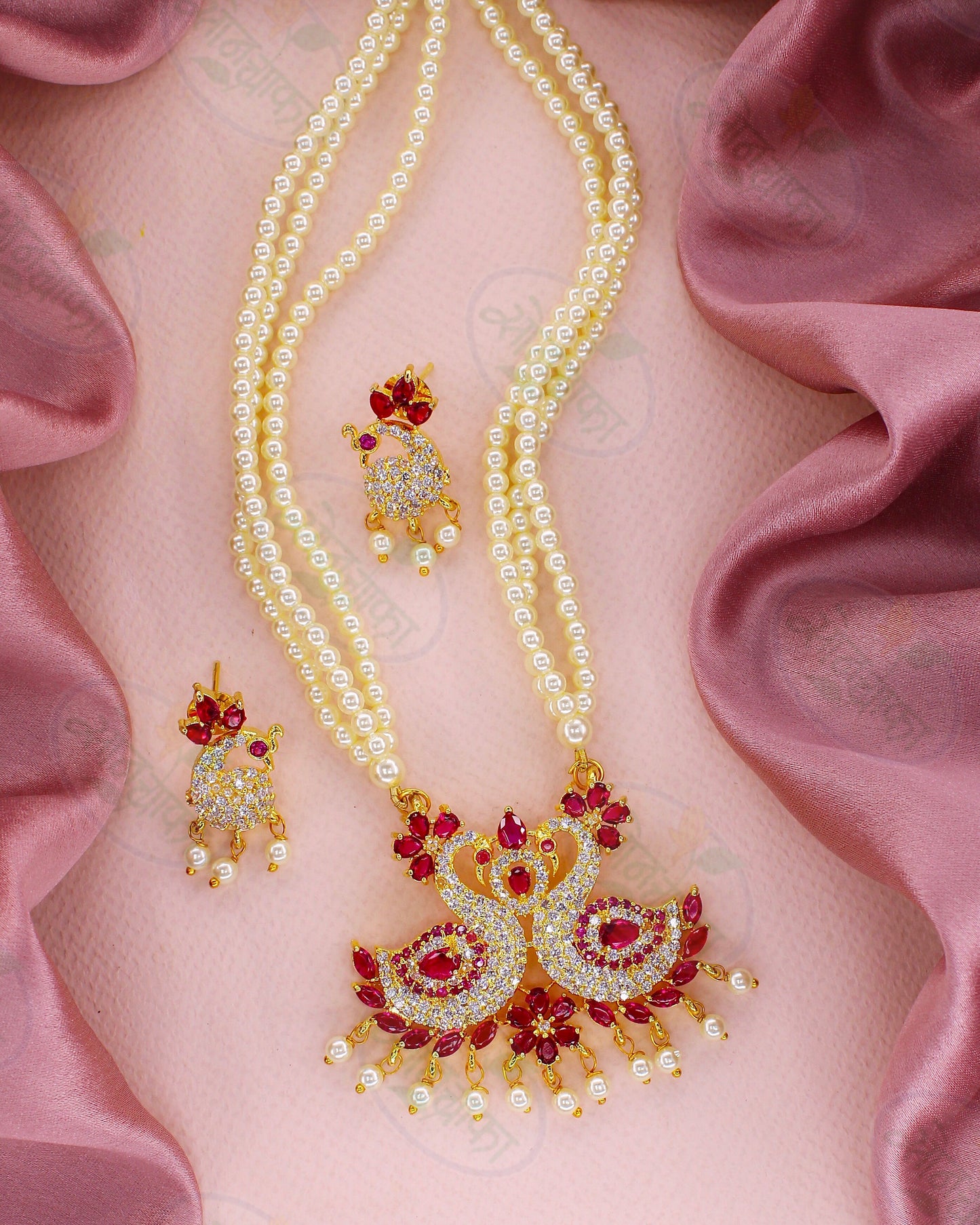 CLASSIC PEAFOWL PEARL NECKLACE