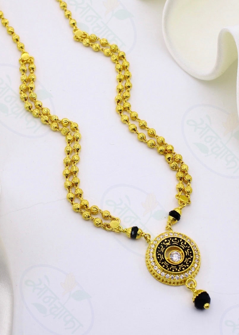 GLINTING GLAM GOLD PLATED NECKLACE