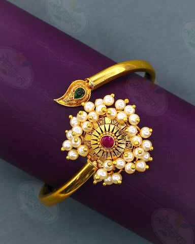 IMPRESSIVE PEARL BEADS KADA