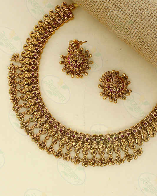 GRACEFUL ANTIQUE NECKLACE