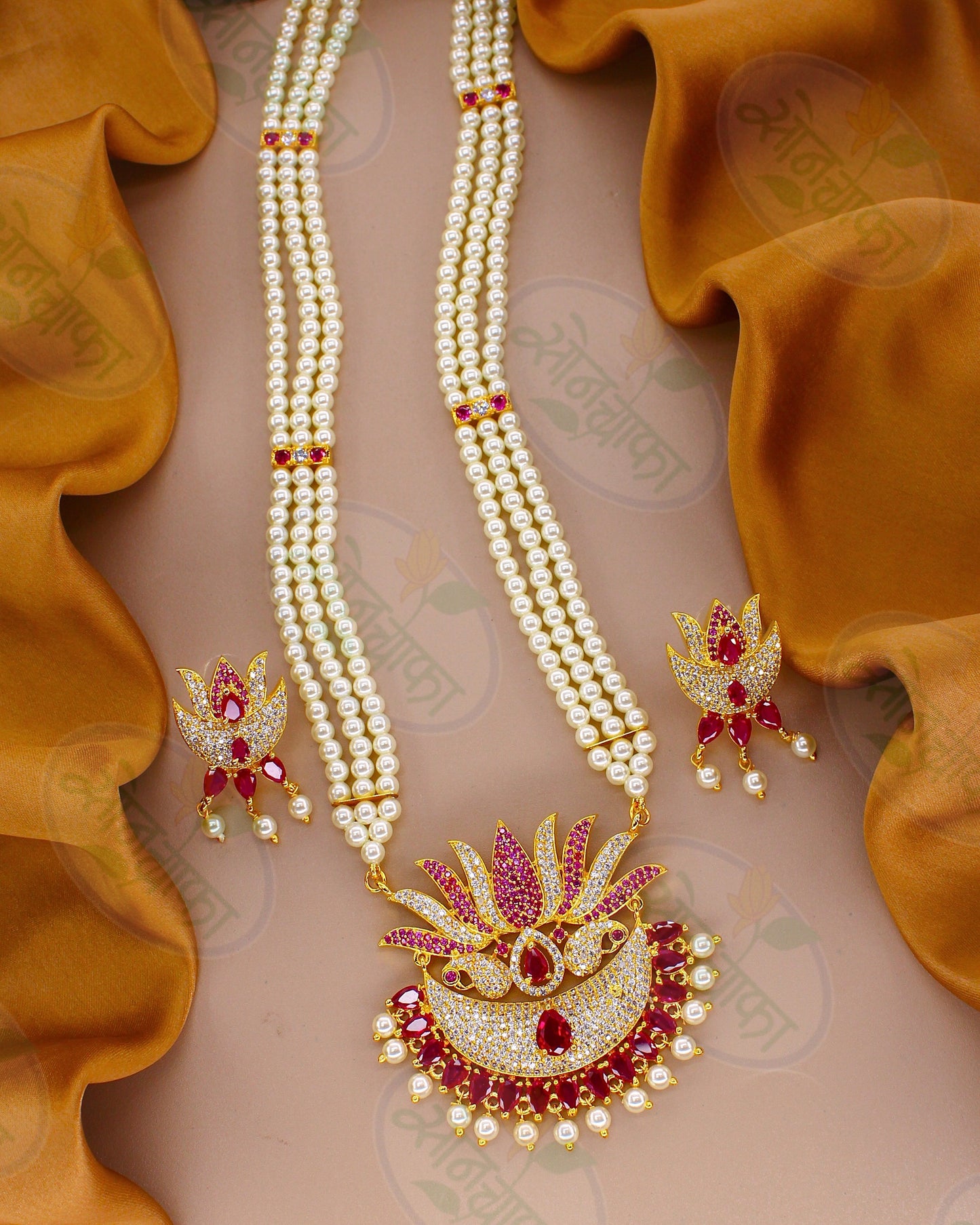 ROYAL STYLE PEARL NECKLACE