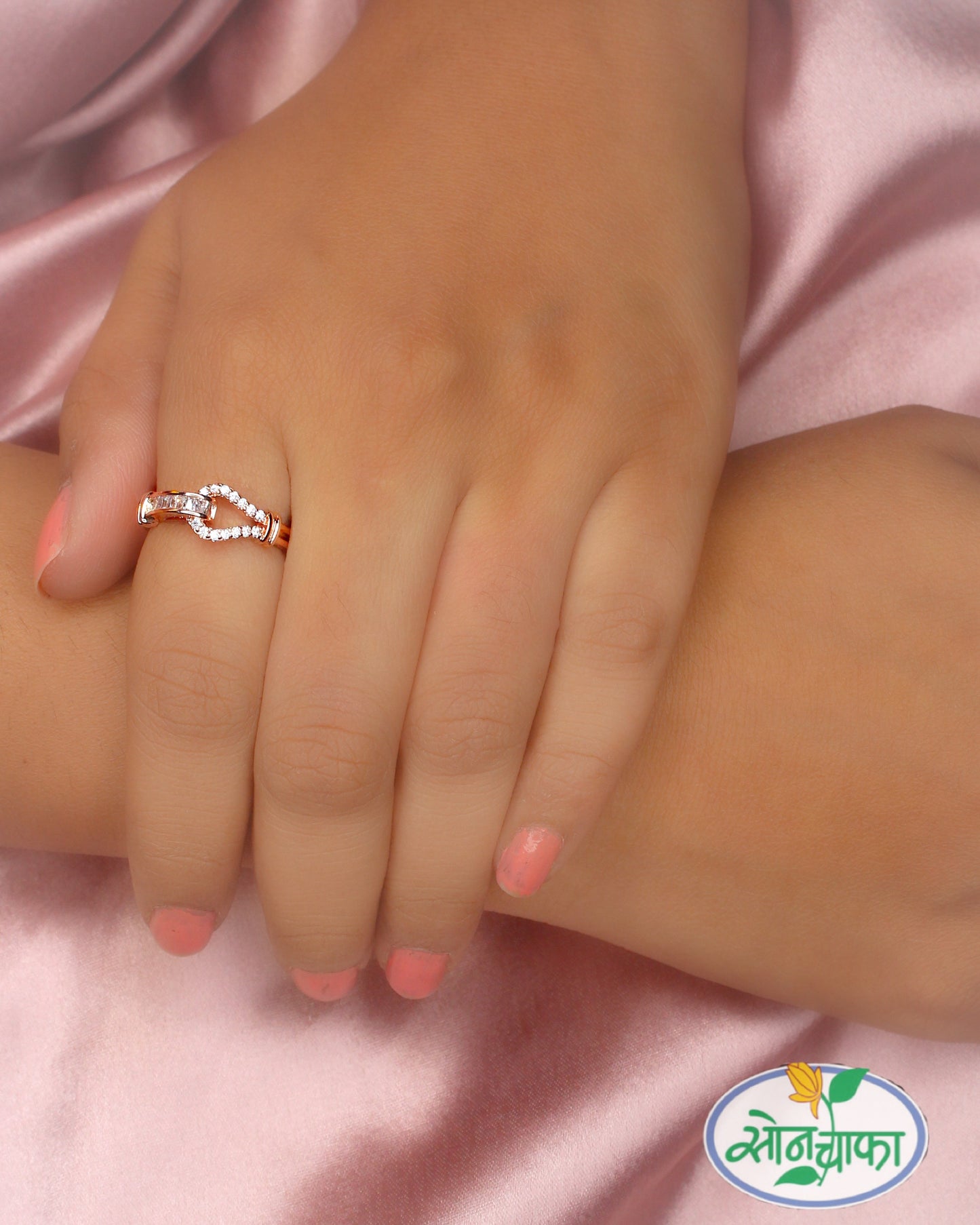 UNIQUE TEXTURED DIAMOND RING