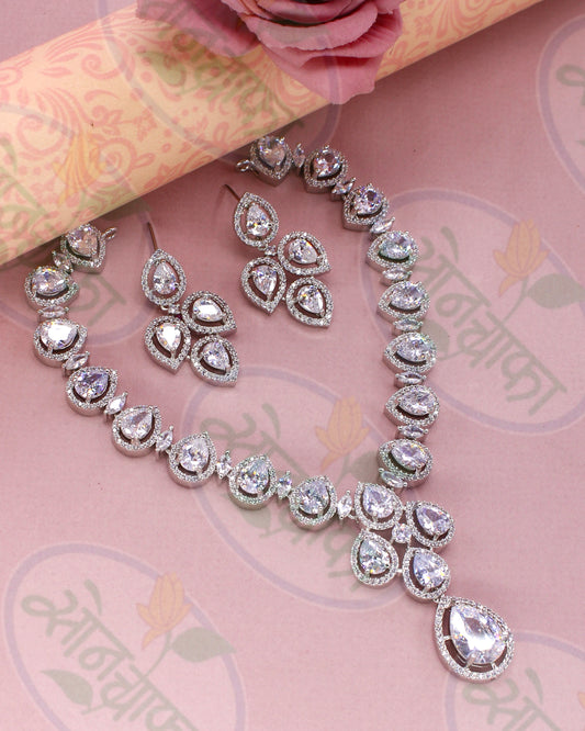FASHIONABLE DIA NECKLACE
