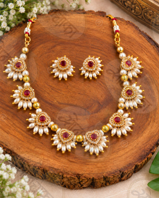 ELEGANT FORAL PEARL NECKLACE