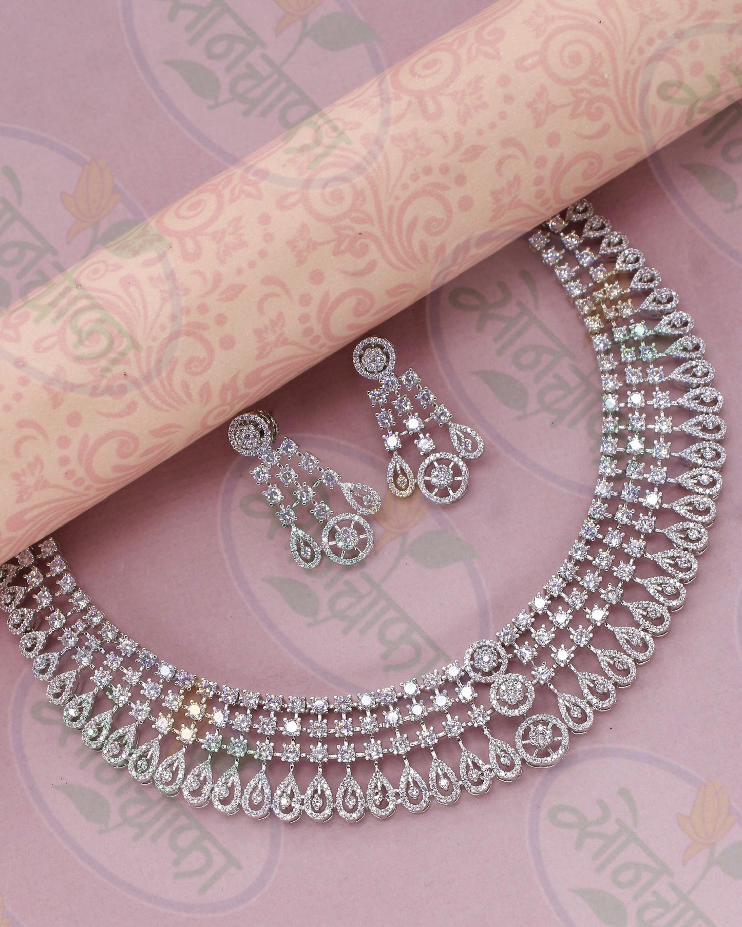 EXCLUSIVE DIAMOND NECKLACE SET