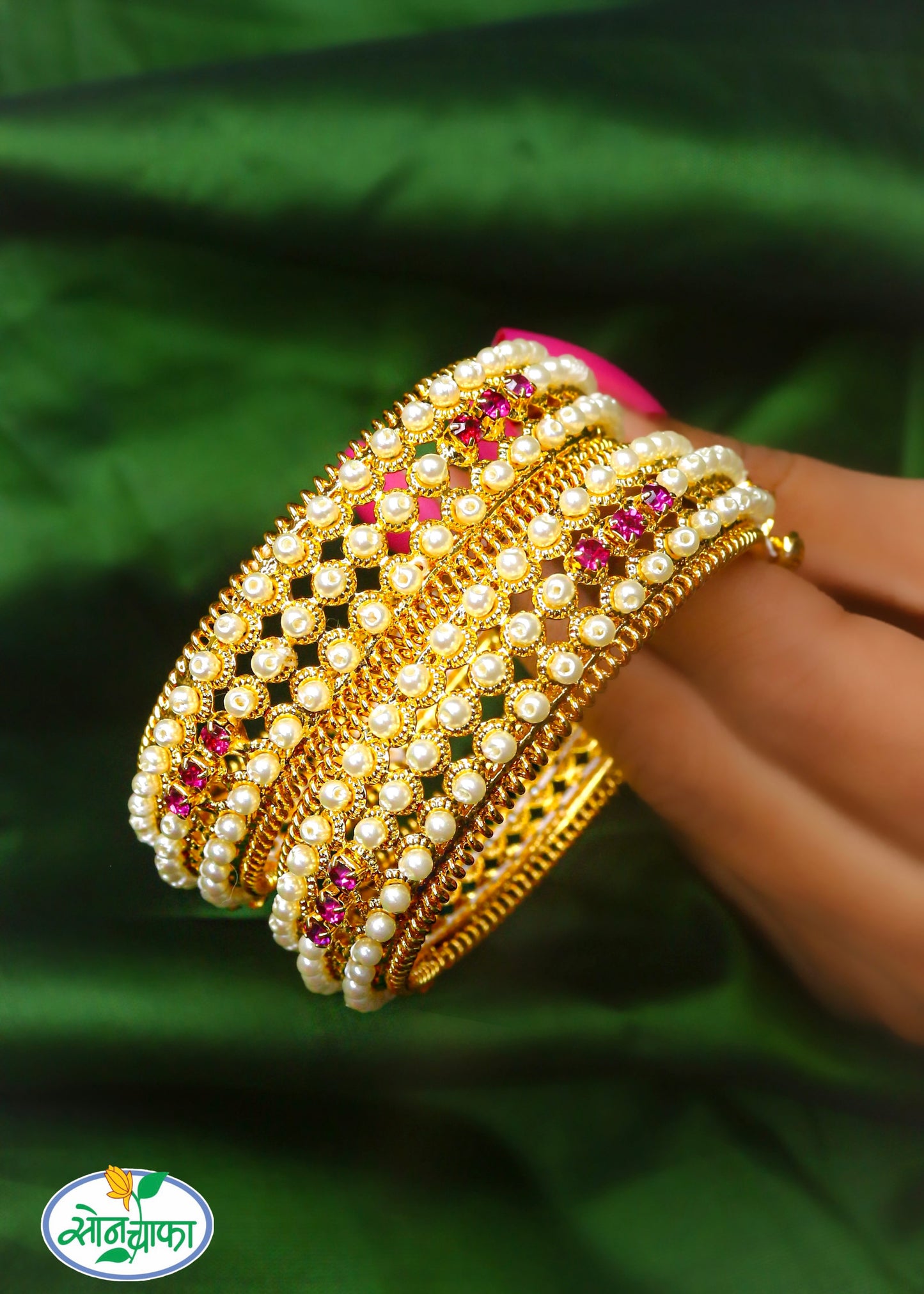 EXCLUSIVE DESIGNER MOTI BANGLES