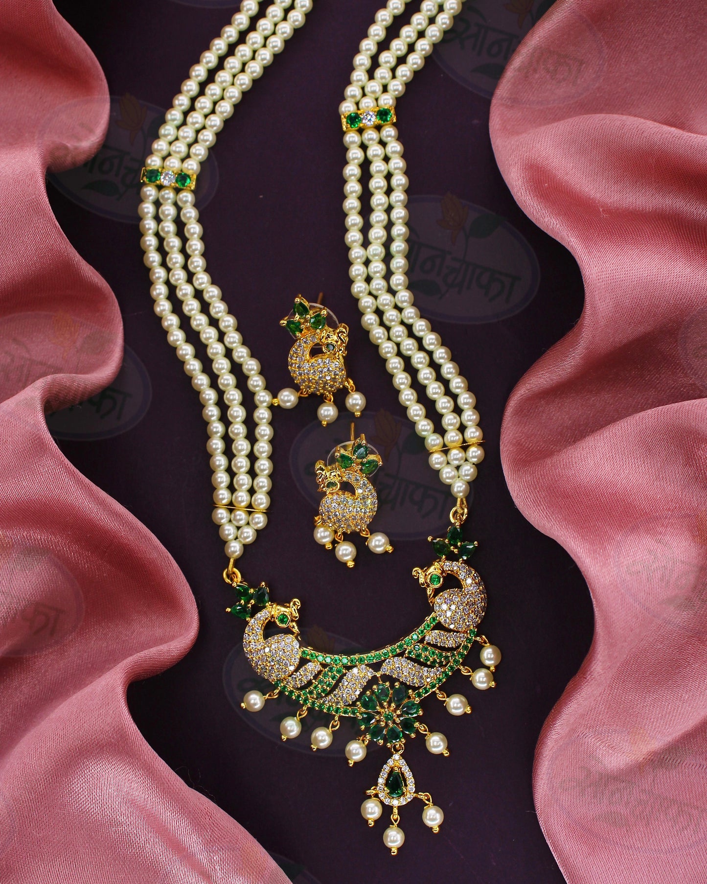 SLEEK GLAMOUR PEARL NECKLACE