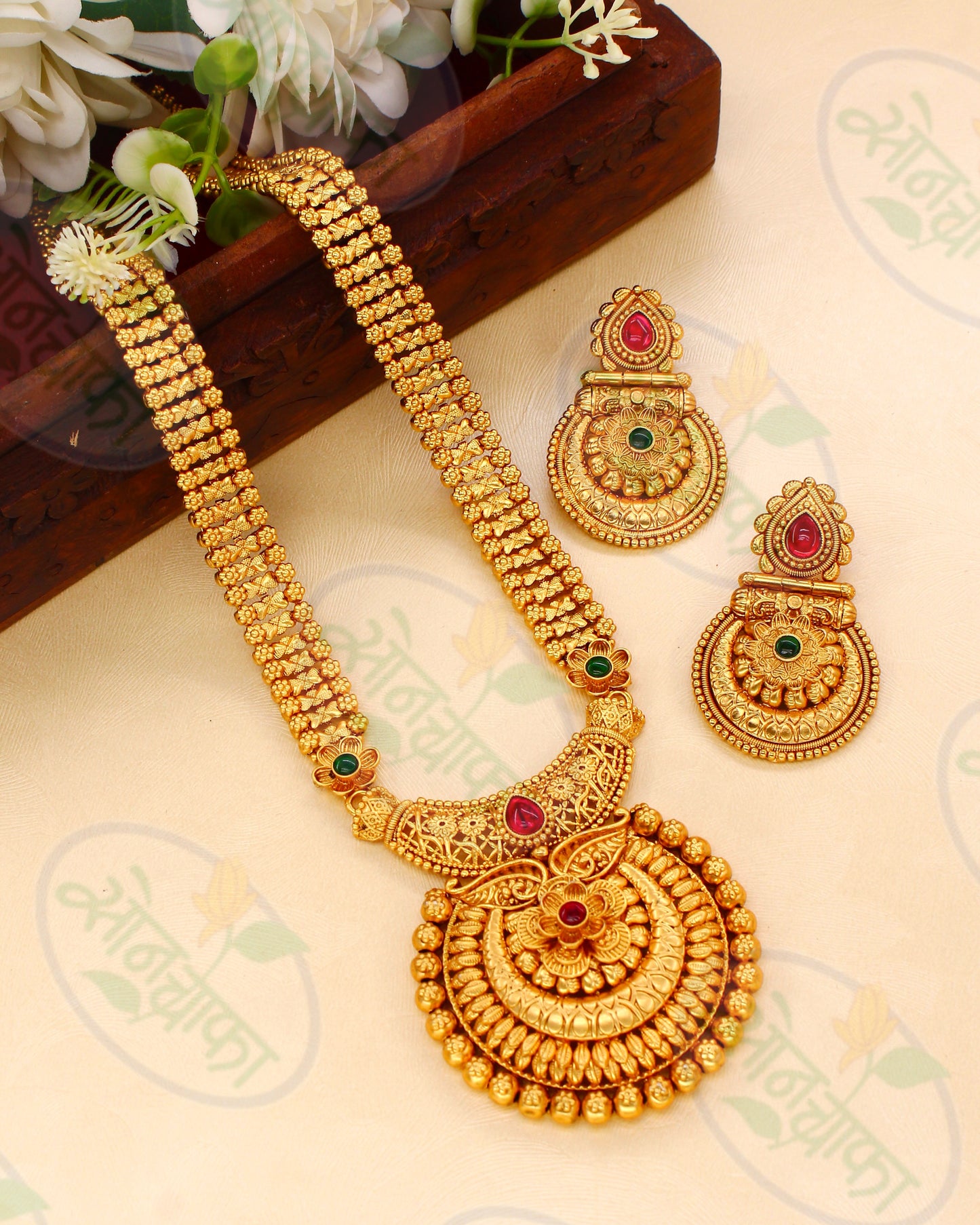 FLORET WITH LEAF DESIGNER NECKLACE