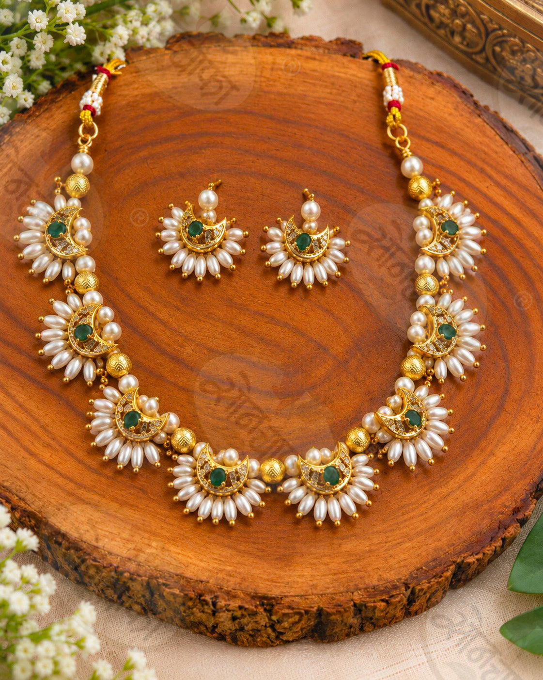 GRACEFUL MOTI NECKLACE
