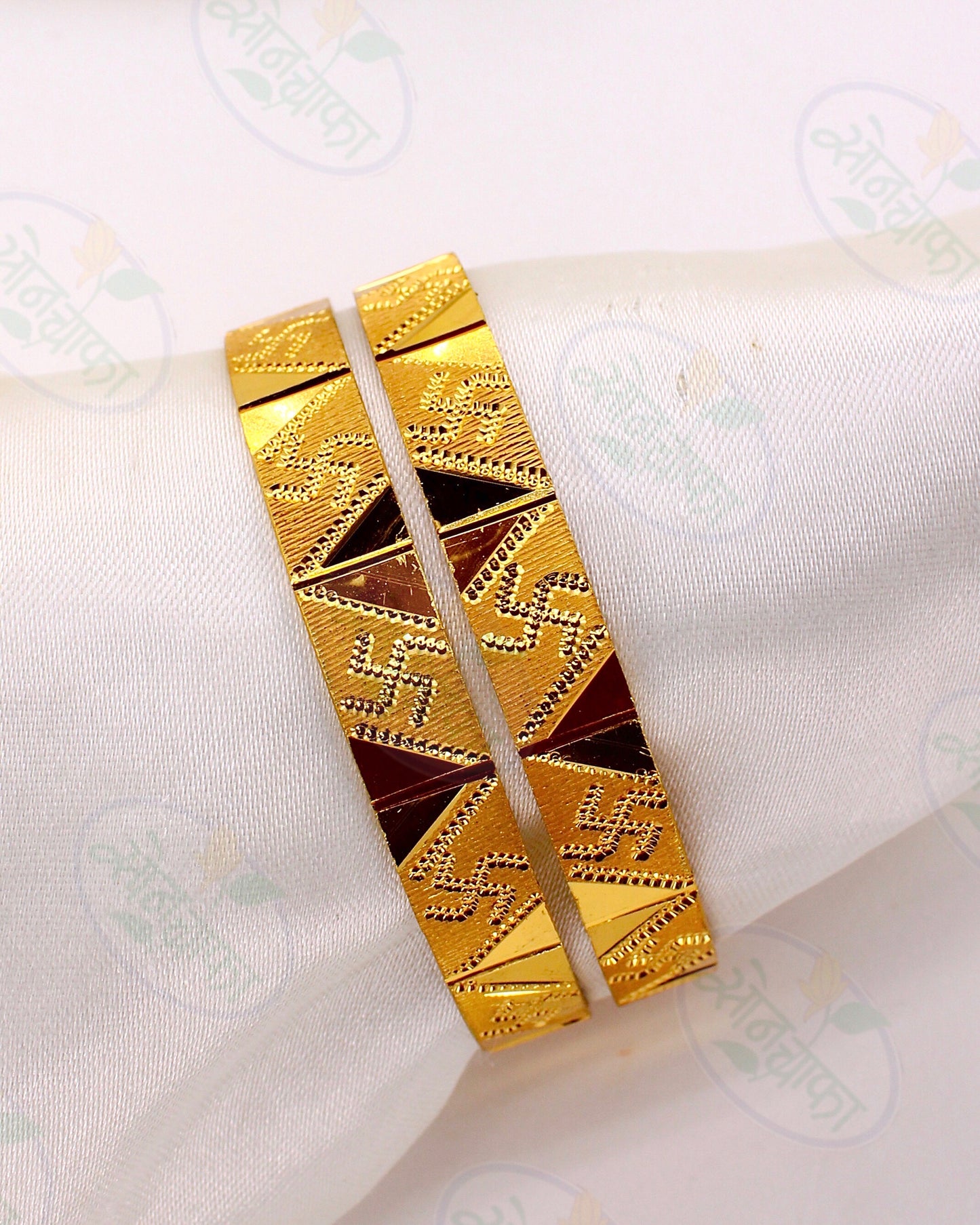 ROYAL GLAM SWASTIK PATLI BANGLES