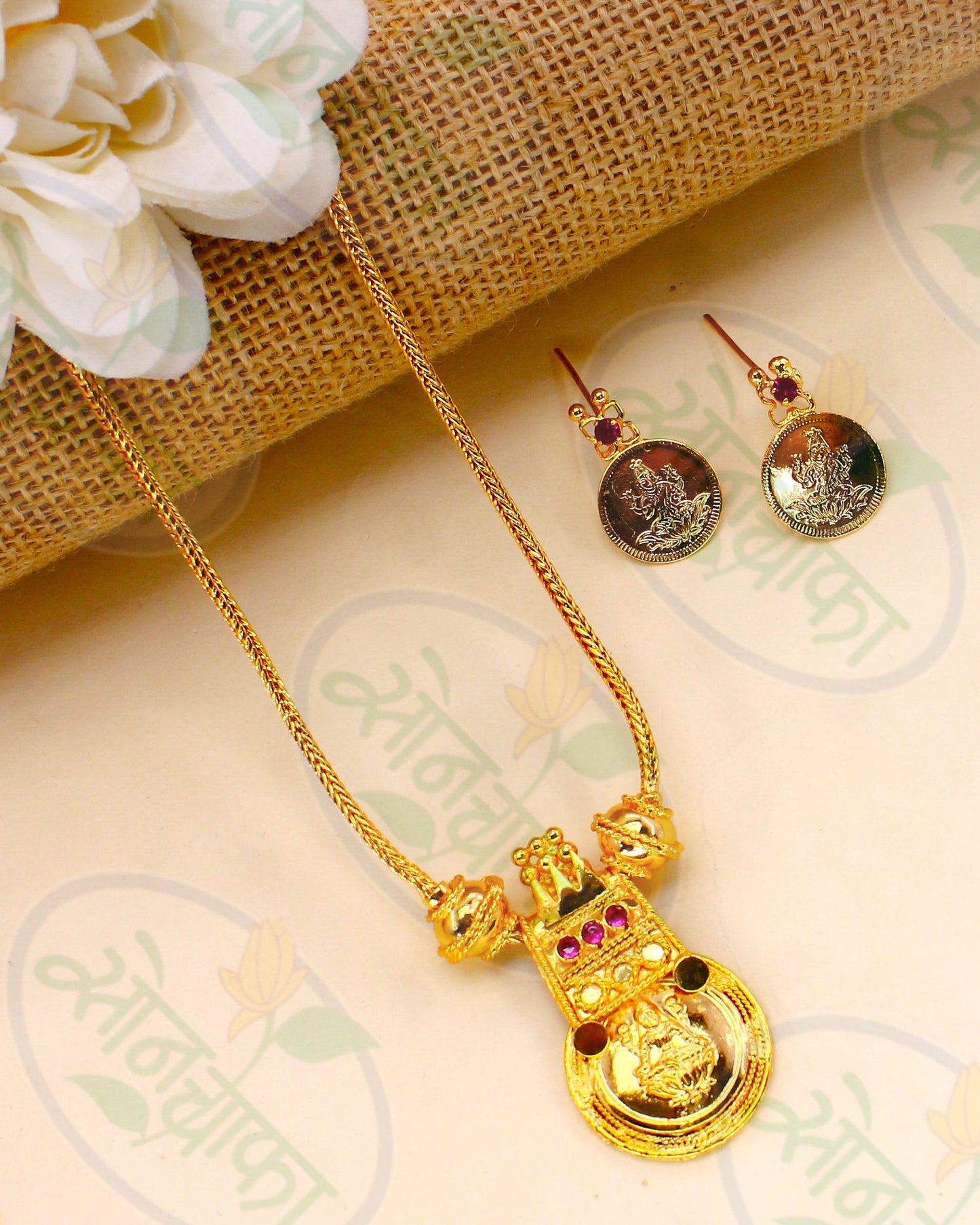 SIMPLE SOUTH INDIAN NECKLACE