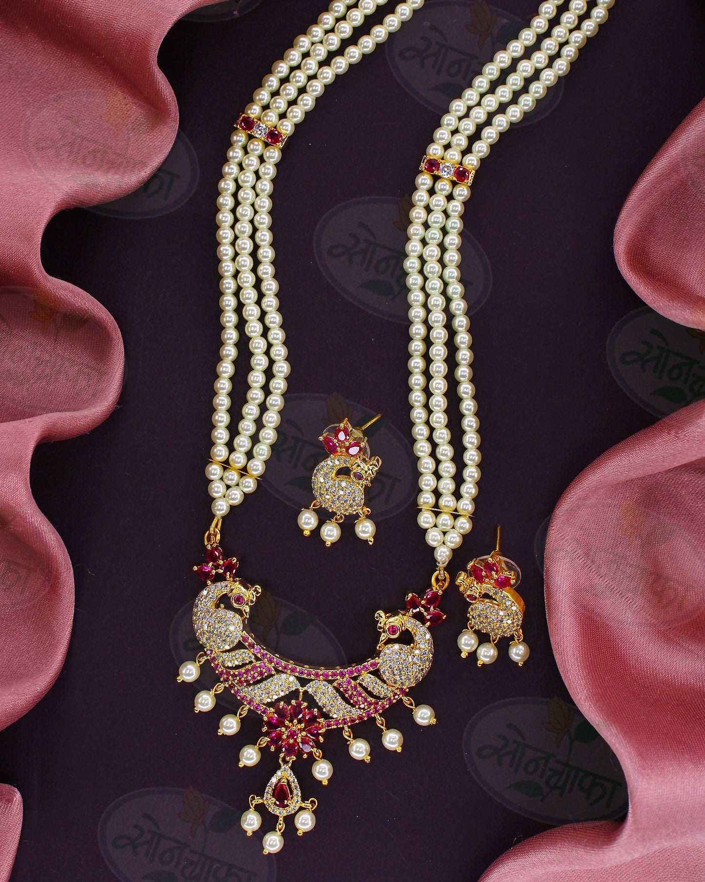 SLEEK GLAMOUR PEARL NECKLACE