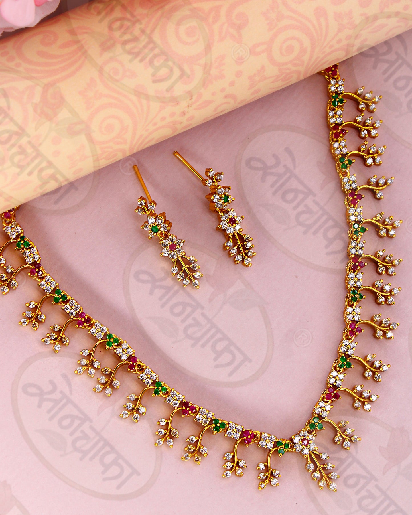 STUNNING FLORET DESIGN NECKLACE