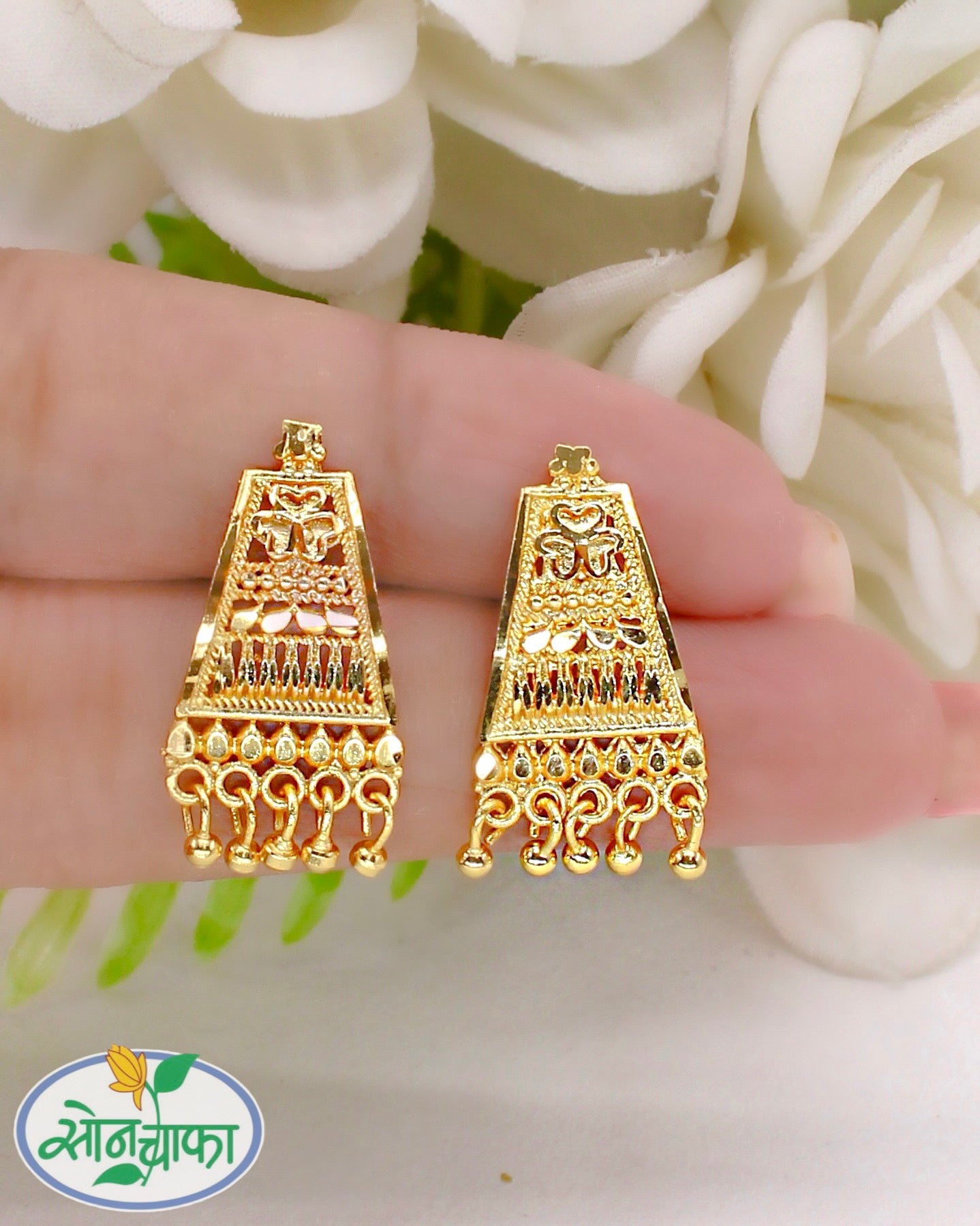 CLASSY GOLD PLATED EARRINGS