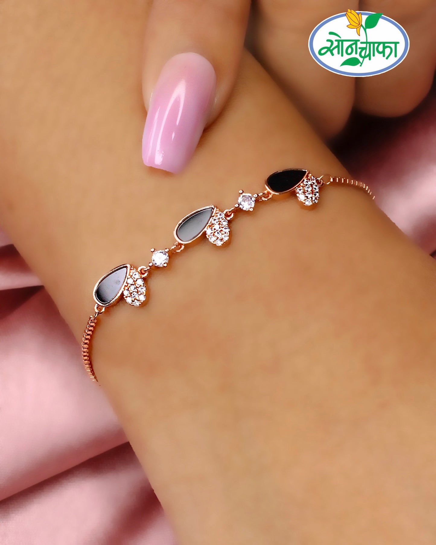 PRETTY HEART SHAPE DESIGNER BRACELATE