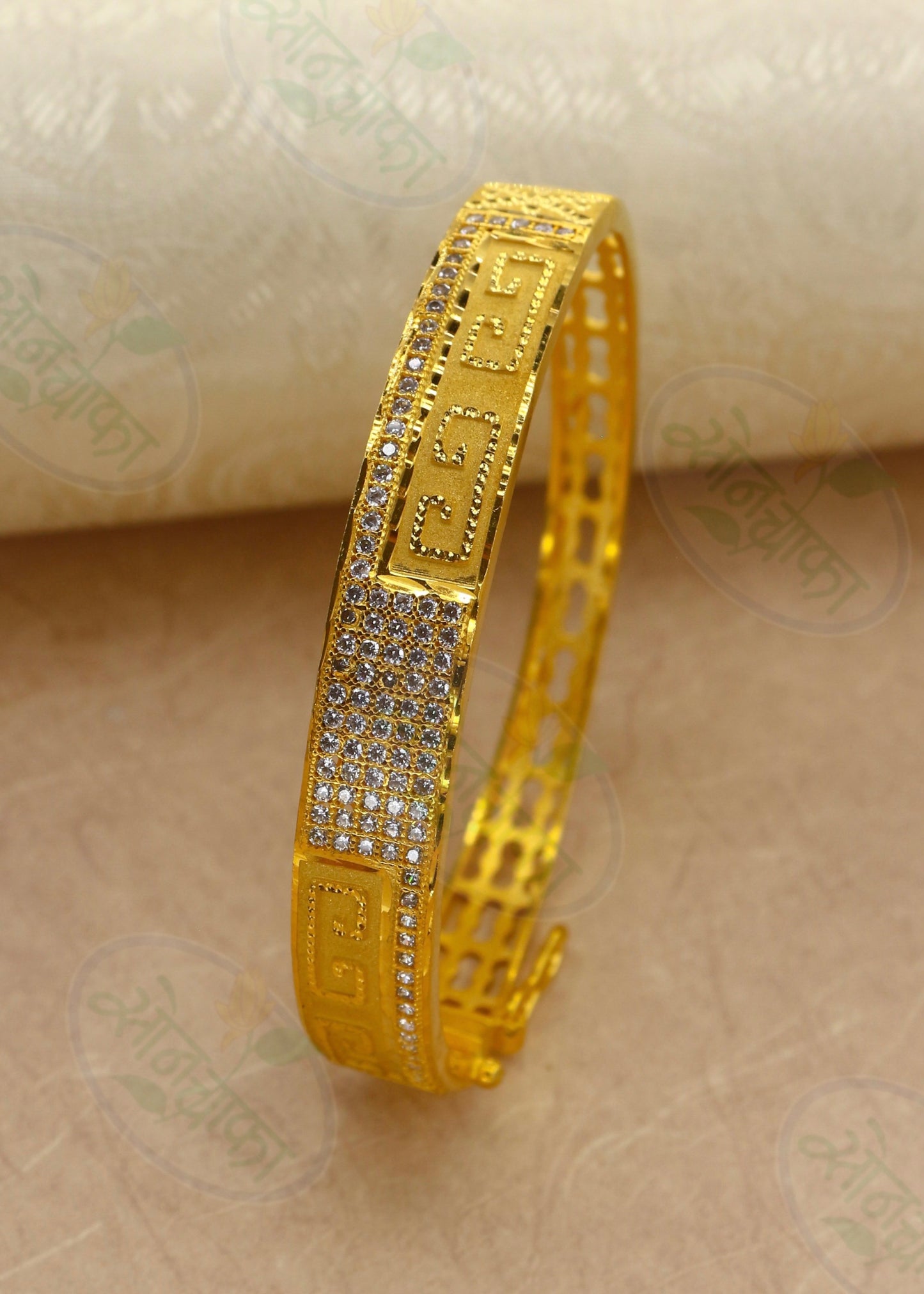 CLASSY & TRENDY DESIGNER GOLDEN KADA