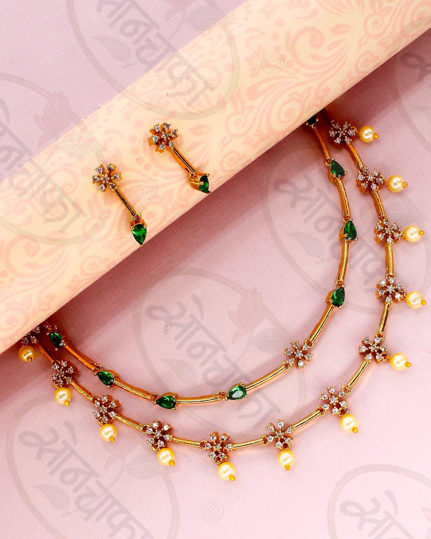 STYLISH SIMPLICITY AQNTIC  NECKLACE