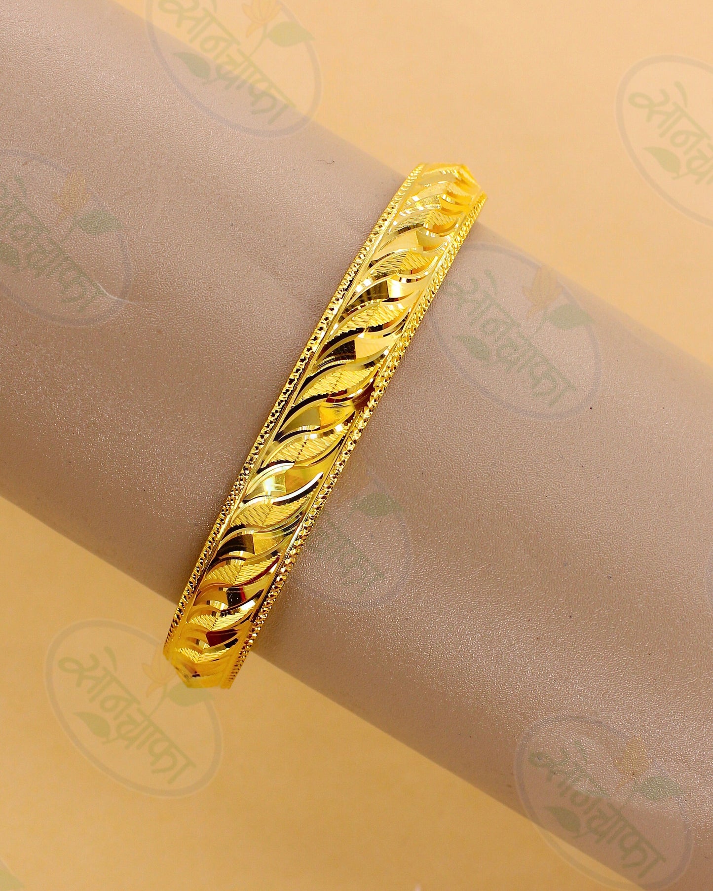 SLEEK TEXTURED MEN'S KADA