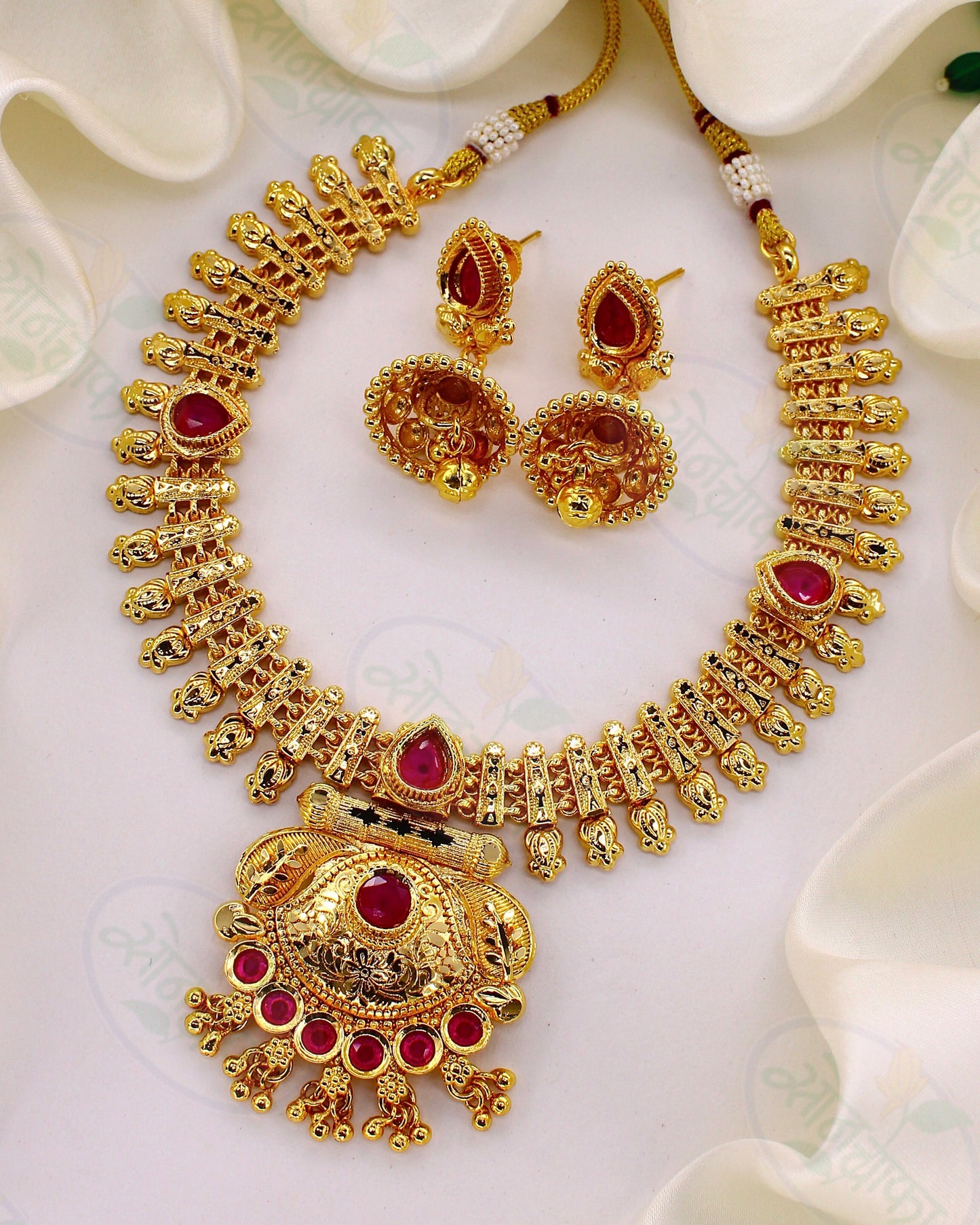 GOLDEN GLAM DESIGNER NECKLACE