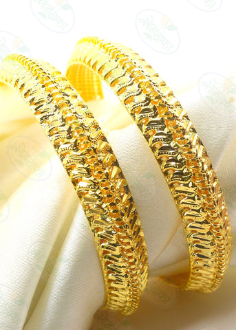 GRACEFUL GOLD PLATED BANGLES