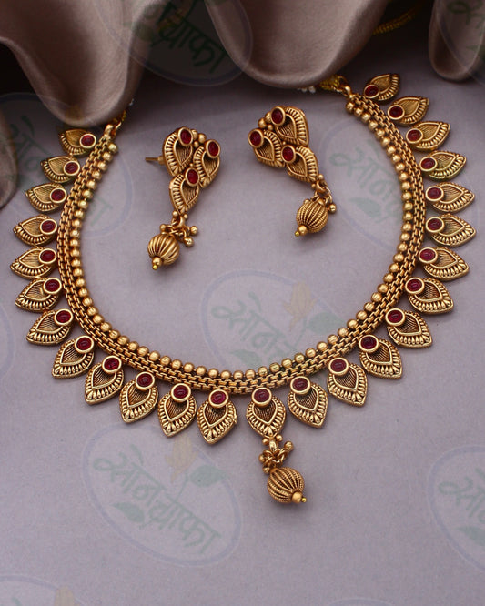ROYAL GLAM ANTIQUE NECKLACE