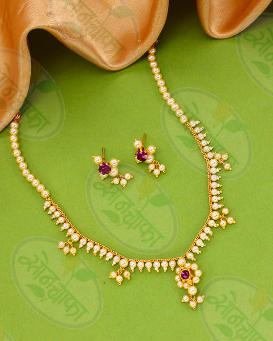PRETTY MOTI NECKLACE
