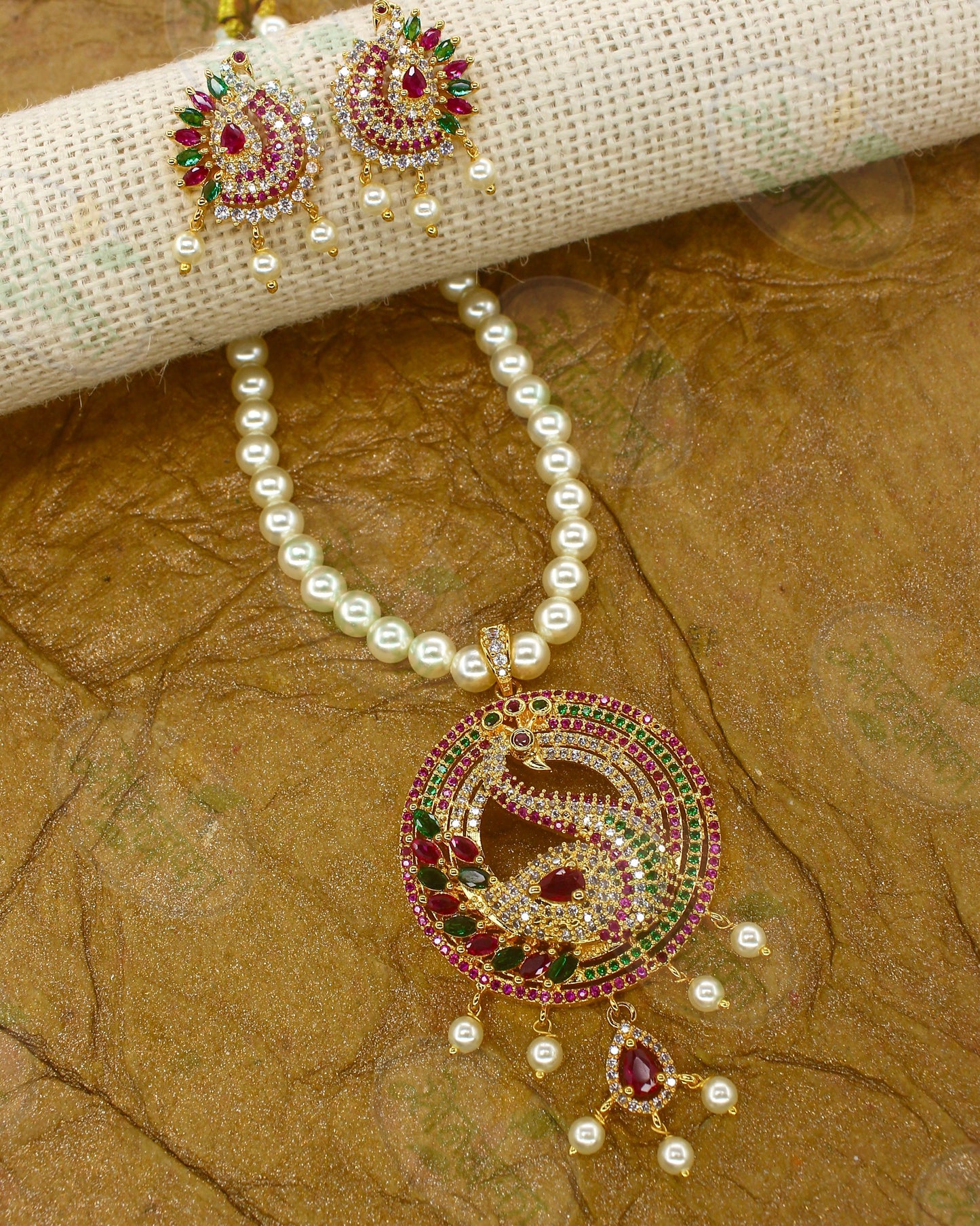 IMPRESSIVE PEACOCK NECKLACE