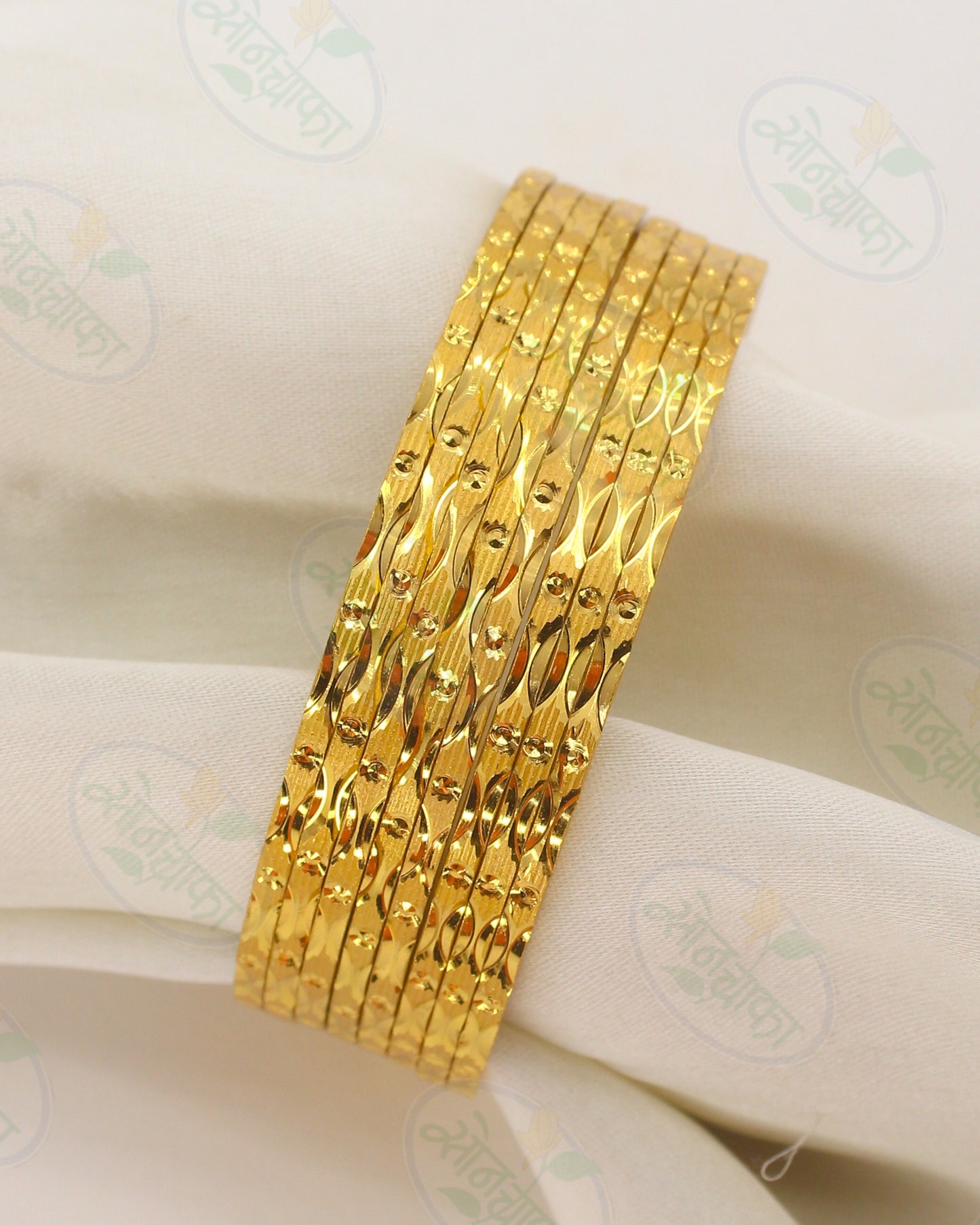 BEAUTIFUL 8 PC BANGLES