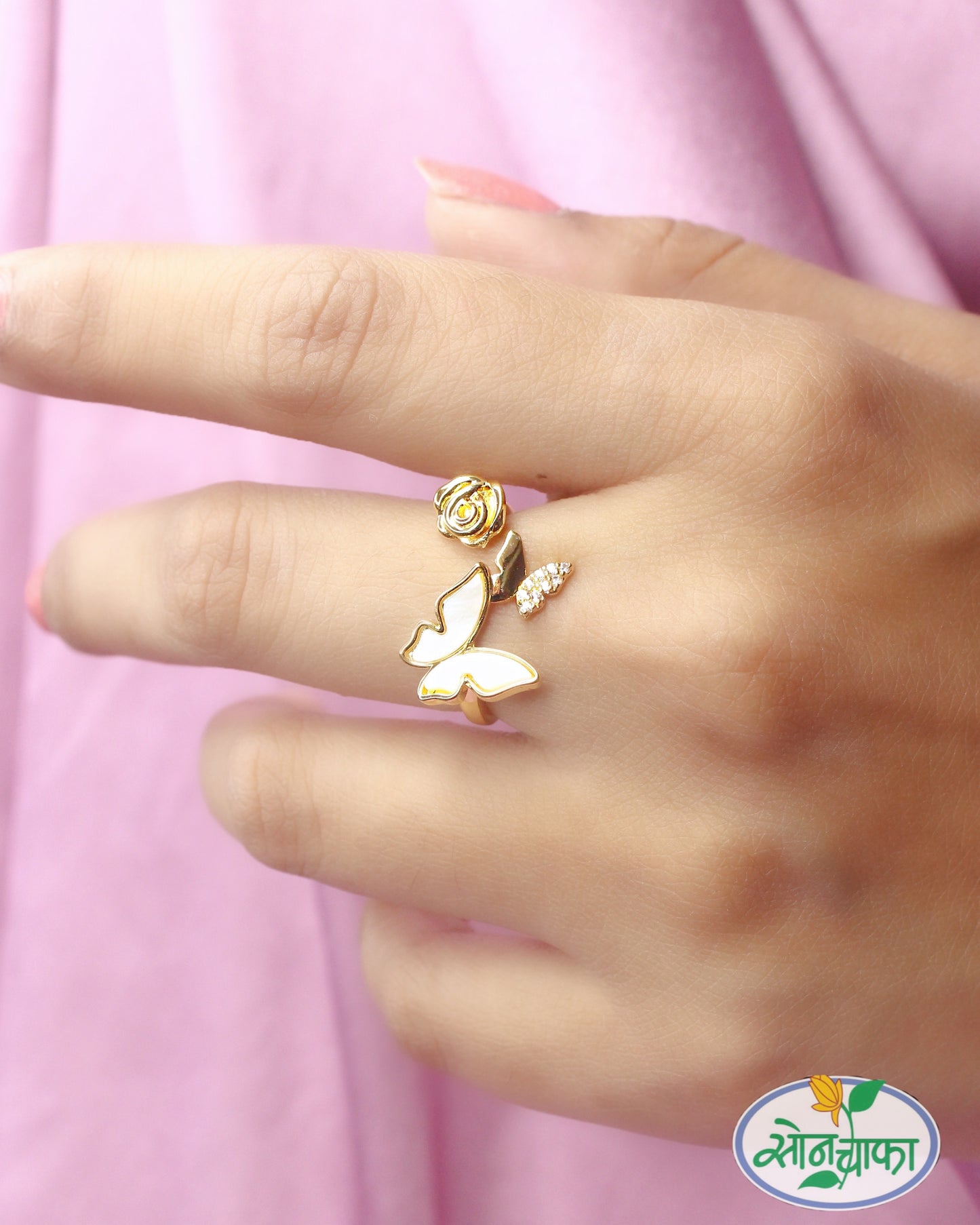 BEAUTIFUL  BUTTERFLY FINGER RING