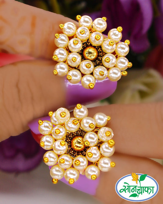 CHIC & TRENDY PEARL EARRINGS