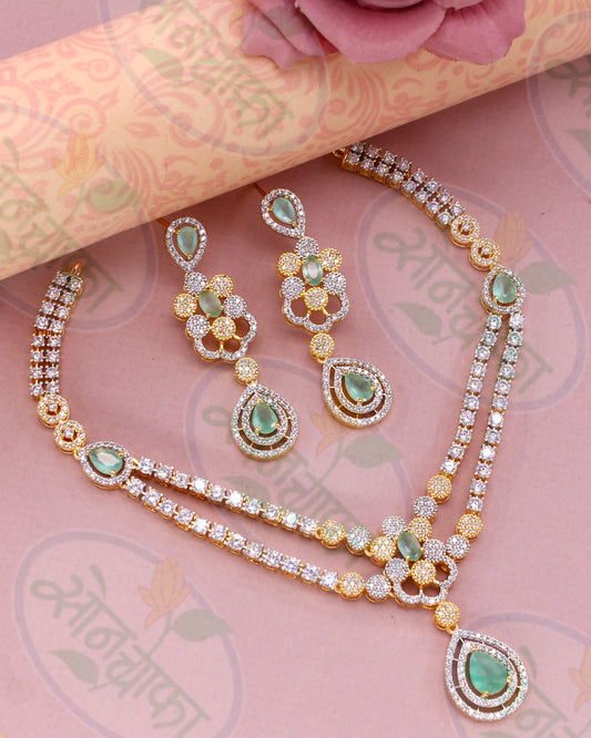 CHARMING FLORAL NECKLACE