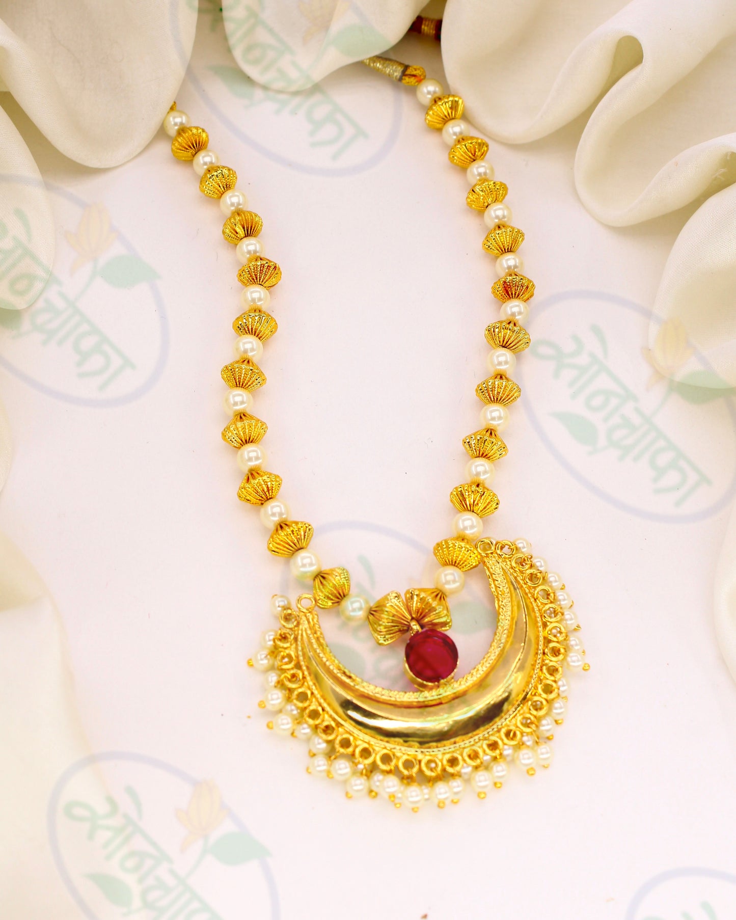 BANAAI CHANDRACOR NECKLACE