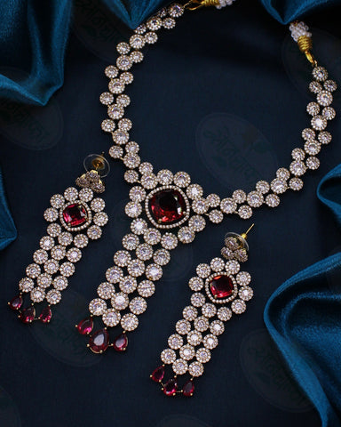 TRADITIONAL EXQUISITE PINK STONE NECKLACE