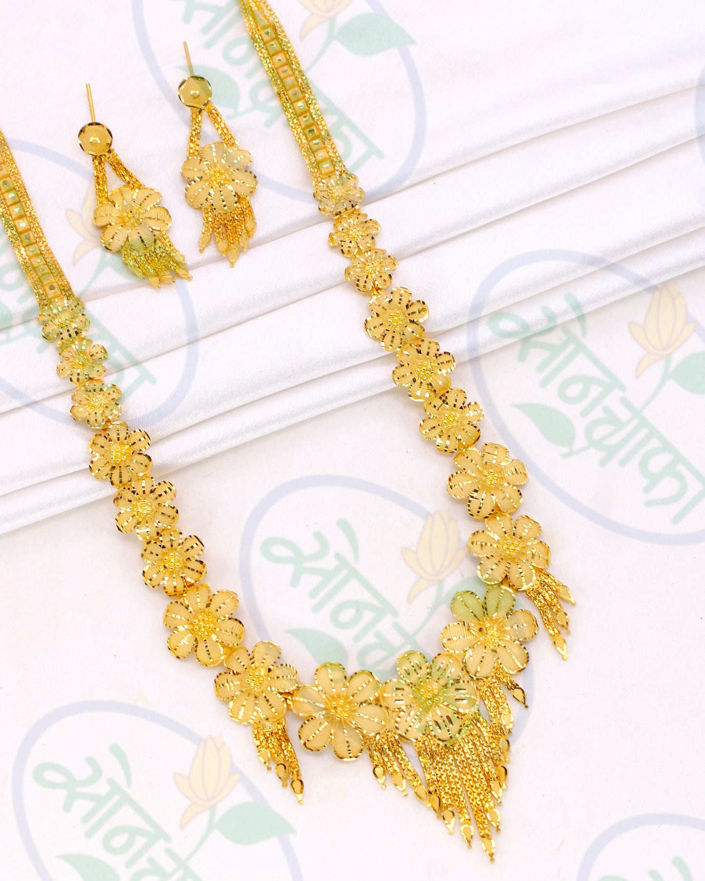 FLOWER DESIGNER NECKLACE